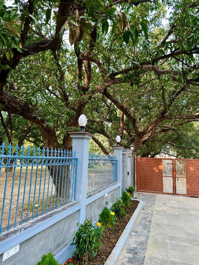Kaashi Flora Villa Váránaszi Kültér fotó